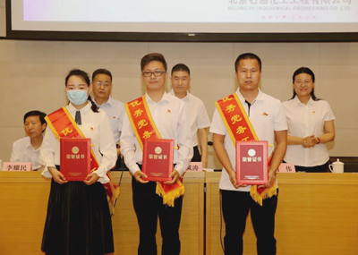 公司召開紀(jì)念中國(guó)共產(chǎn)黨成立 99周年暨慶 “七一”表彰大會(huì)5.jpg